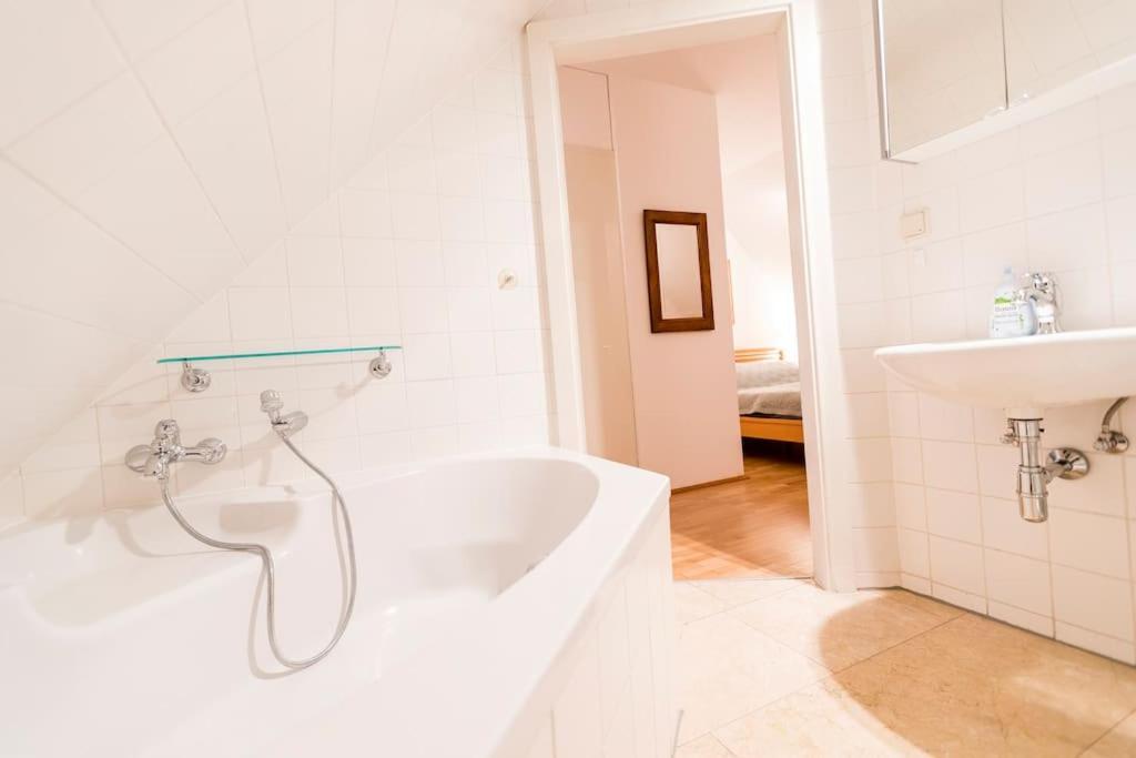 Luxurious Maisonette Apartment At The Heart Of Wina Bagian luar foto