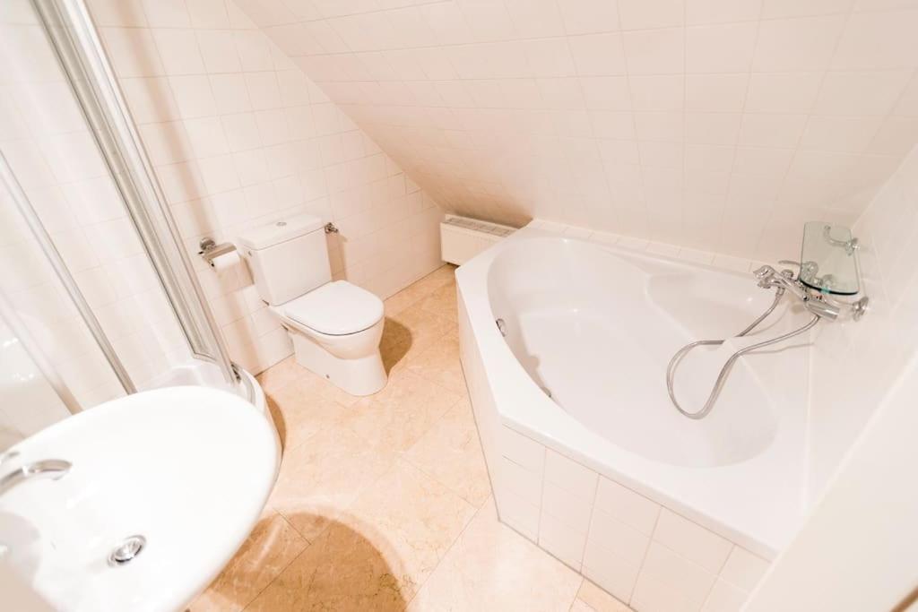 Luxurious Maisonette Apartment At The Heart Of Wina Bagian luar foto
