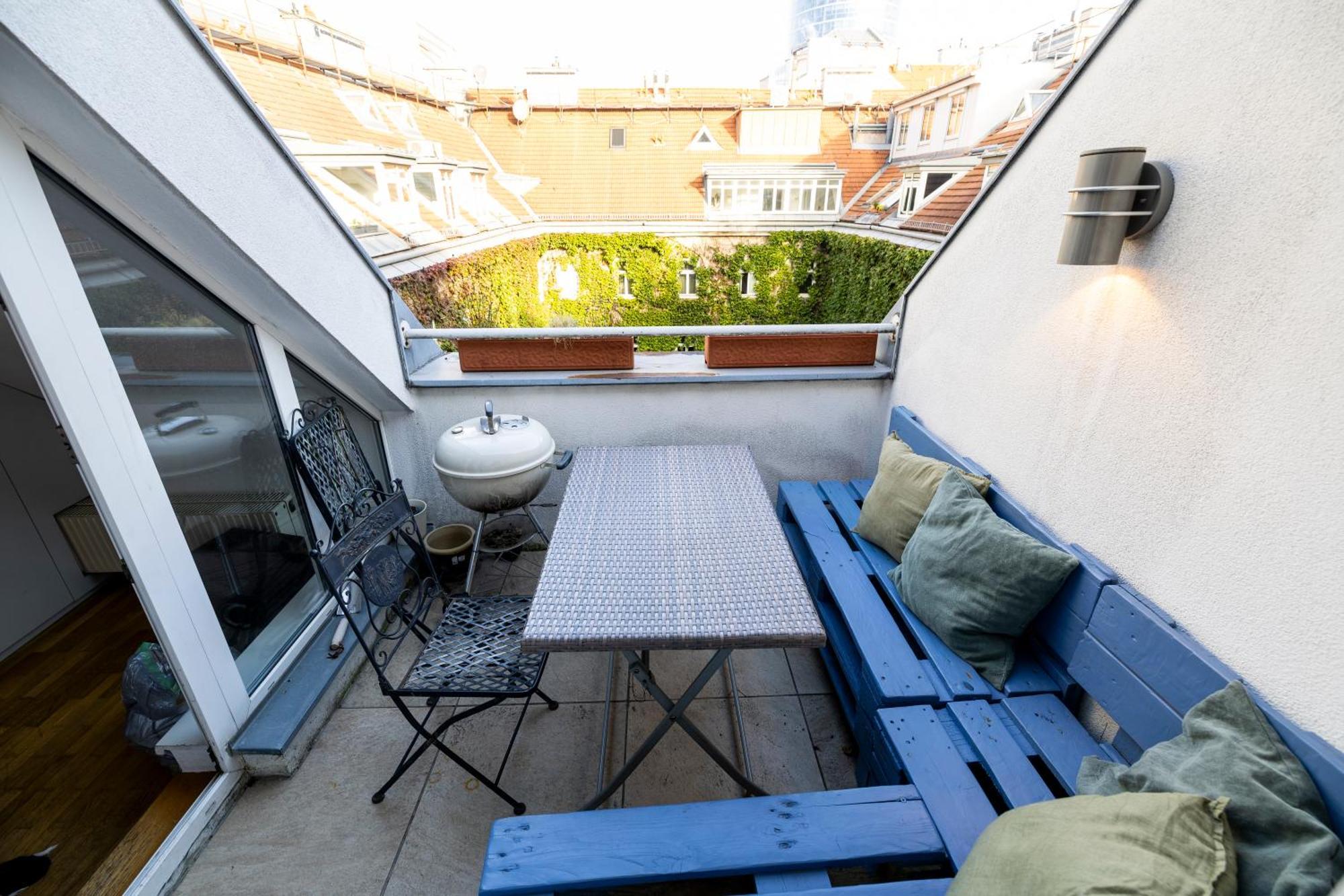 Luxurious Maisonette Apartment At The Heart Of Wina Bagian luar foto